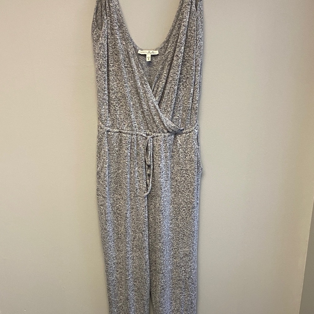 Express Grey Sleeveless Surplice Jumpsuit (M) - Picture 3 of 7